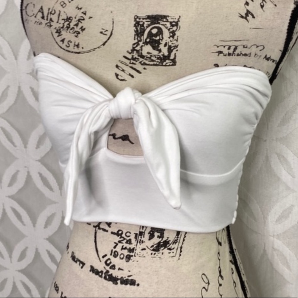FOREVER 21 Tie-Front Sweetheart Bandeau